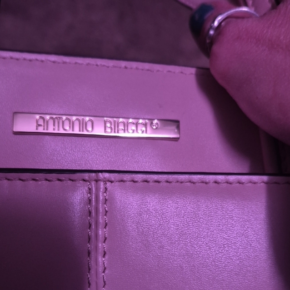 Elegant Pink Handbag - Picture 2 of 4